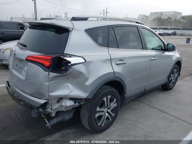 Toyota RAV4 LE 2017 2T3ZFREV2HW326257 Image 4
