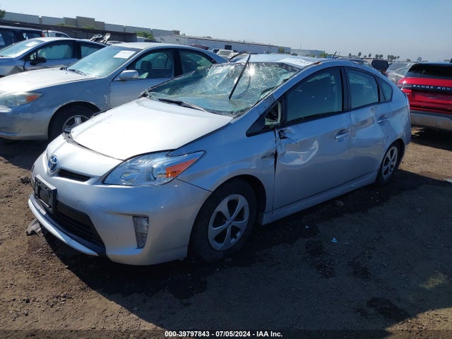 Toyota Prius Two 2015 JTDKN3DU1F1944434 Image 2