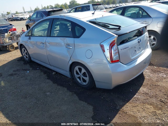 Toyota Prius Two 2015 JTDKN3DU1F1944434 Image 3