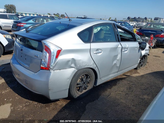 Toyota Prius Two 2015 JTDKN3DU1F1944434 Image 4