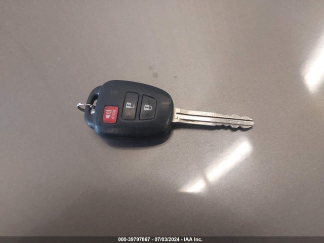 Toyota RAV4 LE 2014 JTMBFREV2E5030367 Image 11