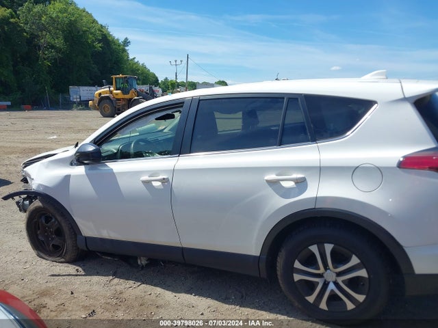 Toyota RAV4 LE 2018 JTMBFREV9JJ739654 Image 13