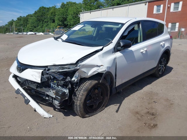 Toyota RAV4 LE 2018 JTMBFREV9JJ739654 Image 2