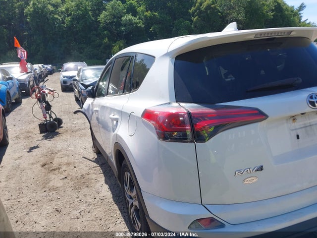 Toyota RAV4 LE 2018 JTMBFREV9JJ739654 Image 3
