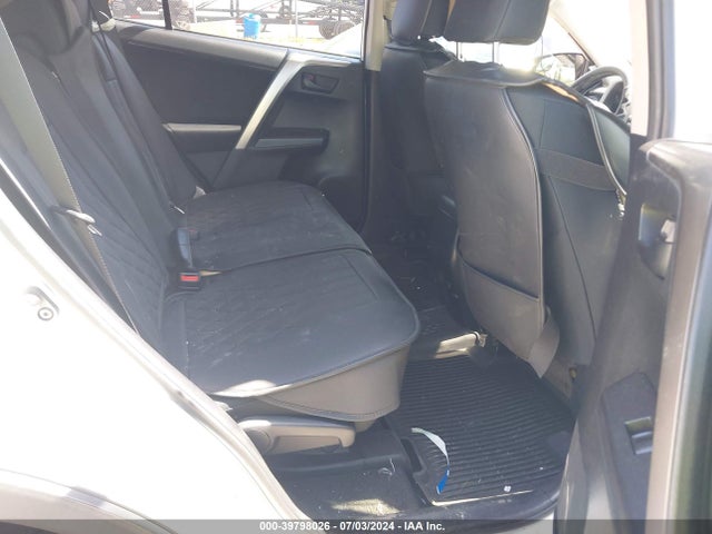 Toyota RAV4 LE 2018 JTMBFREV9JJ739654 Image 8