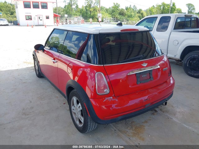 2006 MINI COOPER WMWRC33596TJ78873 Photo 2