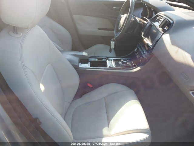 SAJAD4FXXJCP38233 Jaguar Xe 25t Premium