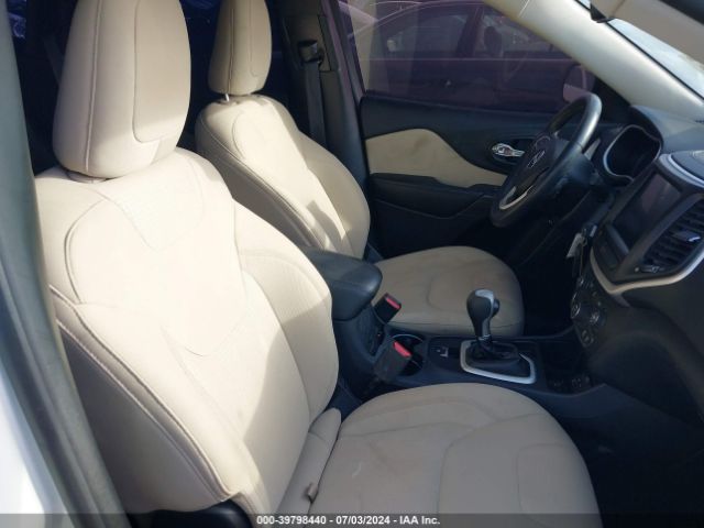 1C4PJLCB5GW355957 Jeep Cherokee Latitude