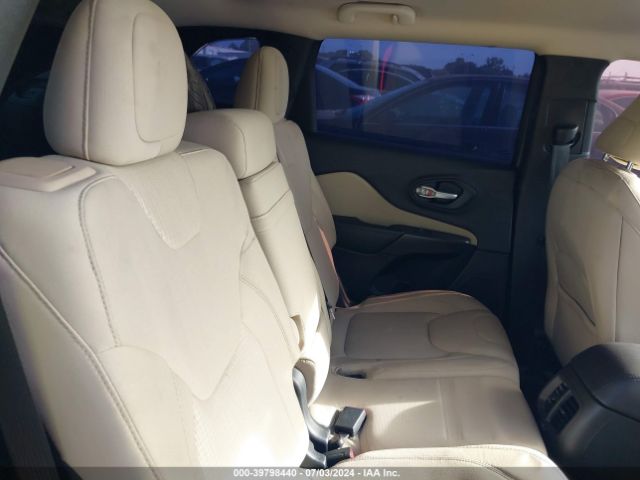 1C4PJLCB5GW355957 Jeep Cherokee Latitude