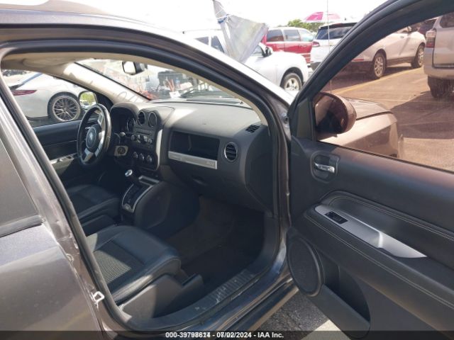 1C4NJCEB4HD160479 Jeep Compass Latitude Fwd