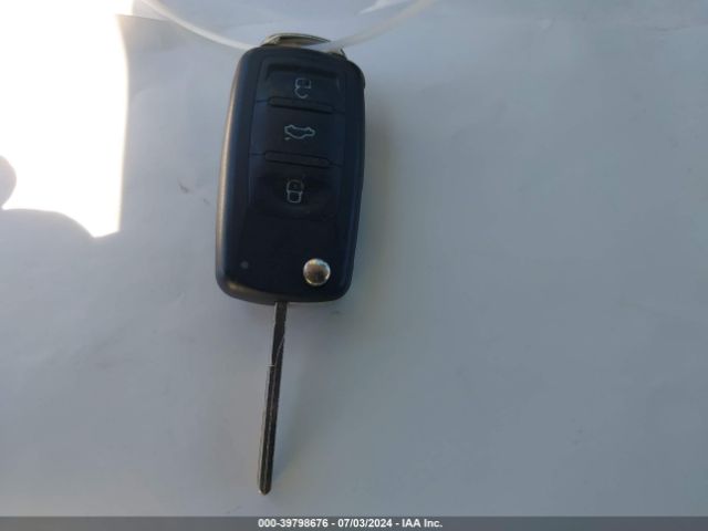 1VWAT7A38FC083677 Volkswagen Passat 1.8t Limited Edition