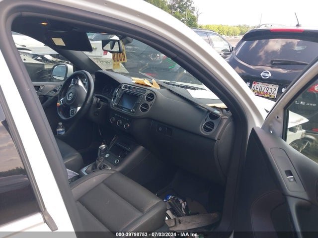 WVGBV7AX2GW526910 Volkswagen Tiguan R-line