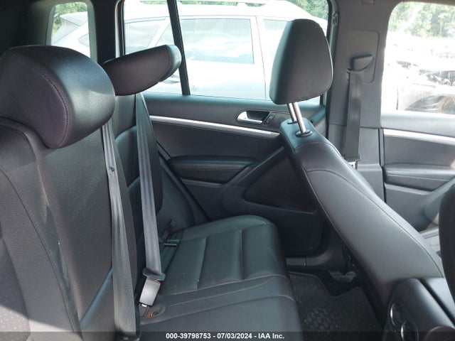 WVGBV7AX2GW526910 Volkswagen Tiguan R-line