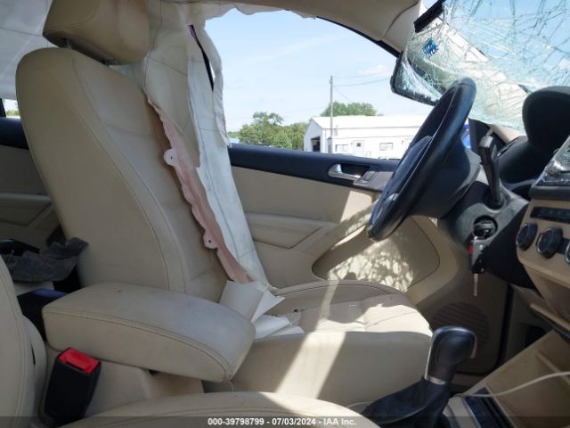 WVGAV3AX8EW004042 Volkswagen TIGUAN SE