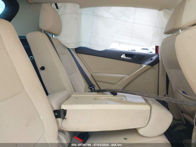 WVGAV3AX8EW004042 Volkswagen TIGUAN SE