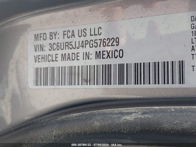 3C6UR5JJ4PG576229 RAM 2500 Big Horn  4x4 8' Box