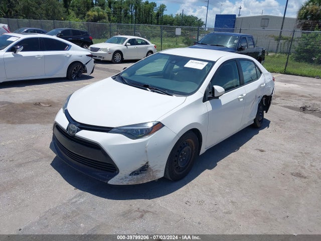 Toyota COROLLA LE 2018 2T1BURHE9JC038304 Image 2