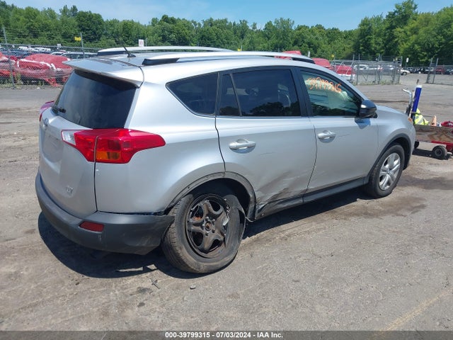 Toyota RAV4 LE 2015 JTMBFREV0FD099016 Image 4