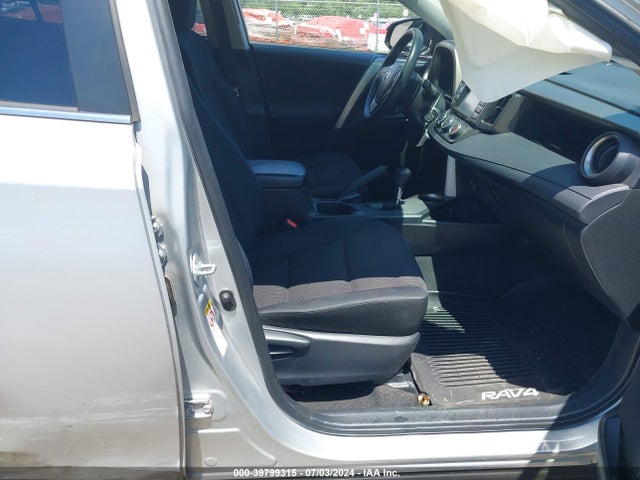 Toyota RAV4 LE 2015 JTMBFREV0FD099016 Image 5