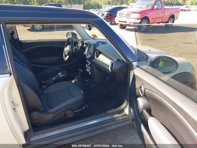 2009 MINI COOPER CLUBMAN WMWML33579TX33771 Photo 4