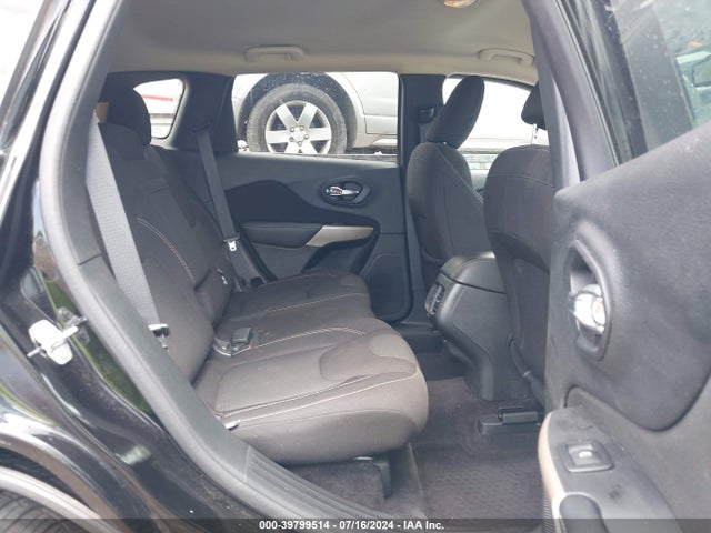 1C4PJMCB8HW655287 Jeep Cherokee Latitude 4x4