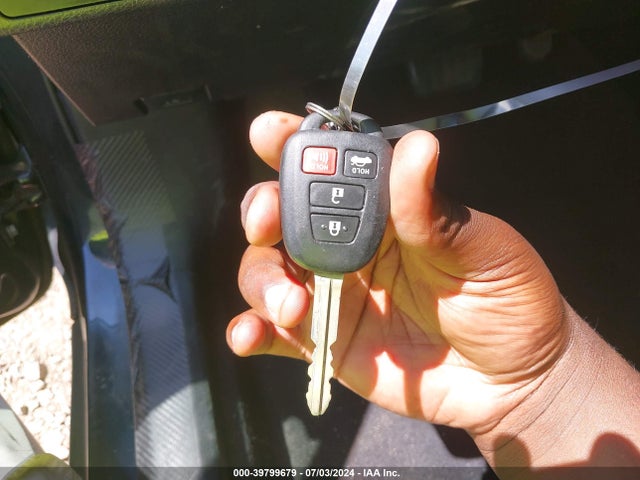 Toyota COROLLA LE 2018 5YFBURHE3JP848964 Image 11