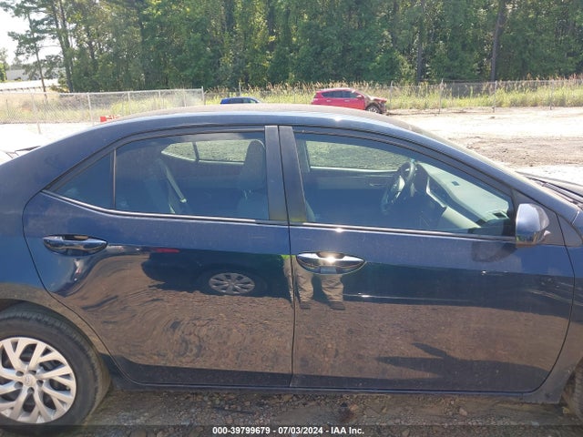 Toyota COROLLA LE 2018 5YFBURHE3JP848964 Image 13
