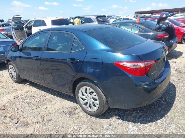 Toyota COROLLA LE 2018 5YFBURHE3JP848964 Image 3