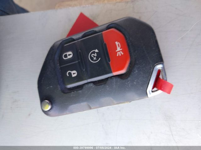 1C4HJXEN8JW246077 Jeep Wrangler Unlimited Sahara 4x4
