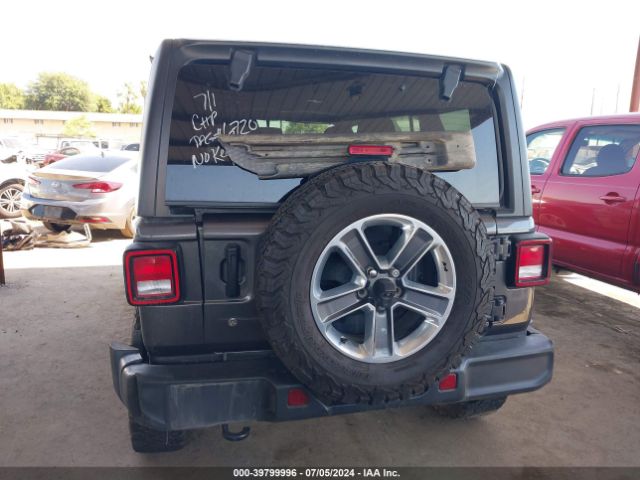 1C4HJXEN8JW246077 Jeep Wrangler Unlimited Sahara 4x4