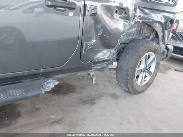 1C4HJXEN8JW246077 Jeep Wrangler Unlimited Sahara 4x4