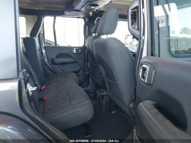 1C4HJXEN8JW246077 Jeep Wrangler Unlimited Sahara 4x4
