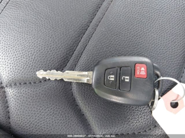 JTMBFREV3HJ128979 Toyota RAV4 LE