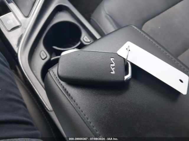 KNDCR3LE4P5047220 KIA Niro Ex Touring