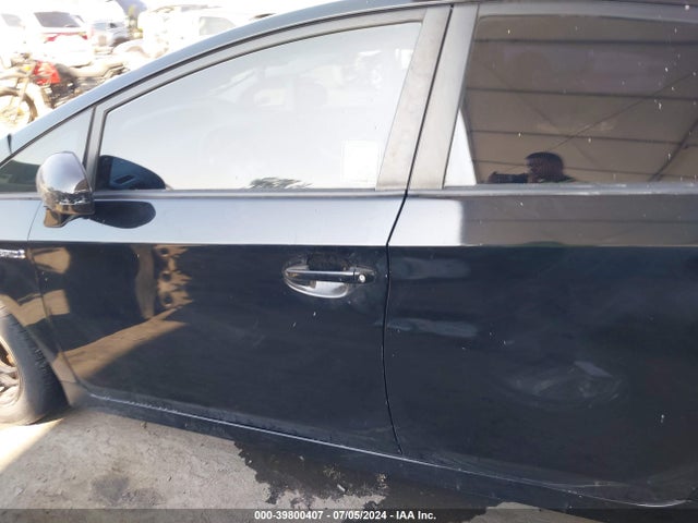 Toyota Prius Two 2015 JTDKN3DU3F0454034 Image 13