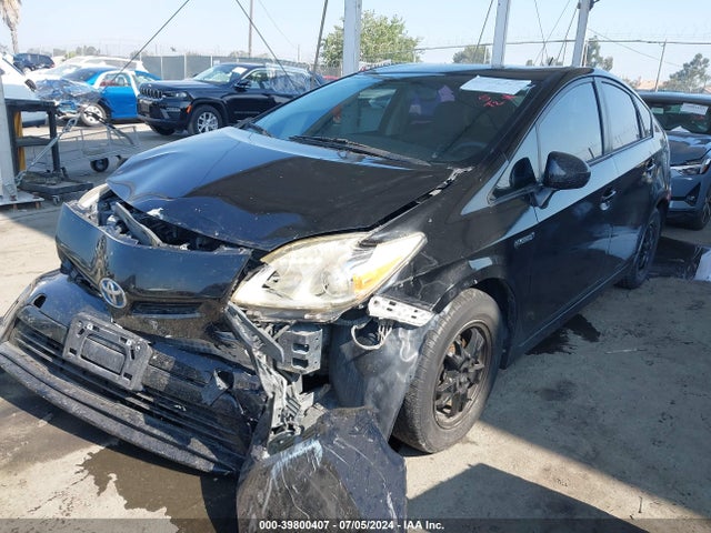 Toyota Prius Two 2015 JTDKN3DU3F0454034 Image 2