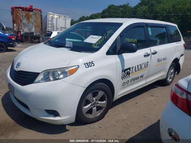 Toyota Sienna L 7 Passenger 2015 5TDZK3DC2FS635587 Image 2