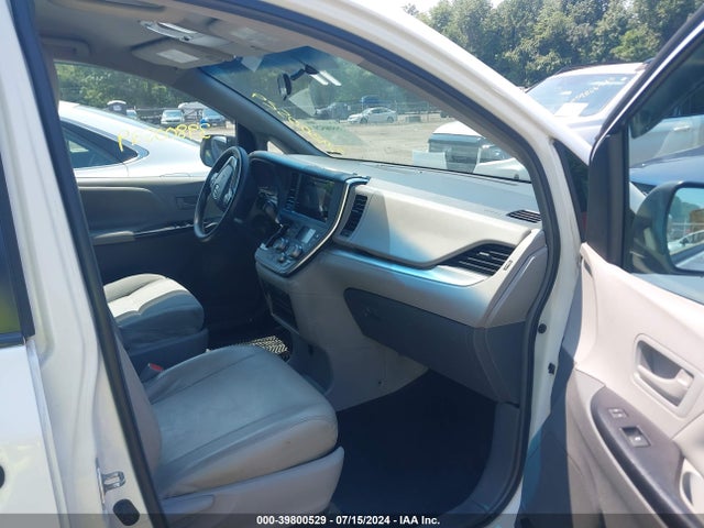 Toyota Sienna L 7 Passenger 2015 5TDZK3DC2FS635587 Image 5