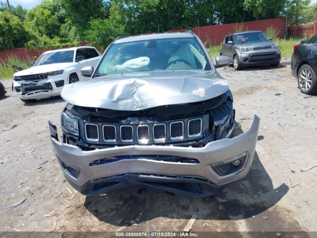 3C4NJCBB3JT226105 Jeep Compass Latitude Fwd