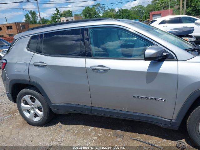 3C4NJCBB3JT226105 Jeep Compass Latitude Fwd
