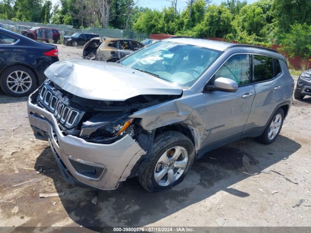 3C4NJCBB3JT226105 Jeep Compass Latitude Fwd