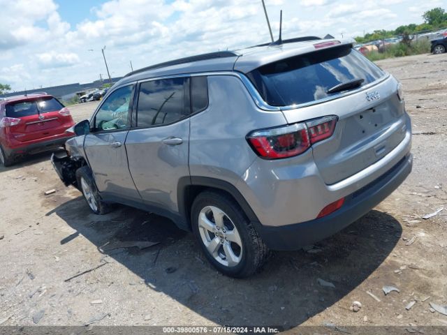 3C4NJCBB3JT226105 Jeep Compass Latitude Fwd
