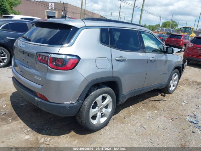 3C4NJCBB3JT226105 Jeep Compass Latitude Fwd
