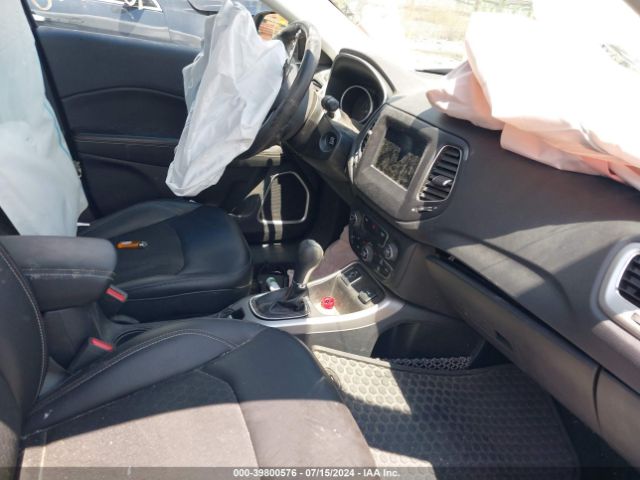 3C4NJCBB3JT226105 Jeep Compass Latitude Fwd