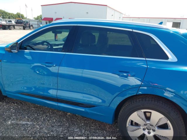 WA1LAAGE0KB006335 Audi E-tron Premium Plus