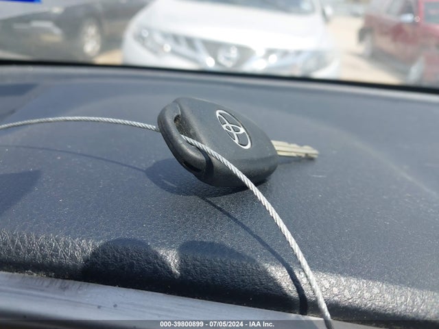 Toyota RAV4 LE 2017 JTMZFREV2HJ129569 Image 11