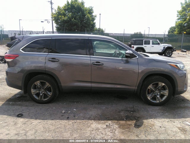 Toyota Highlander Limited Platinum 2018 5TDDZRFH1JS826301 Image 13