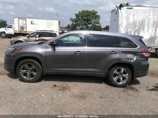 Toyota Highlander Limited Platinum 2018 5TDDZRFH1JS826301 Image 14