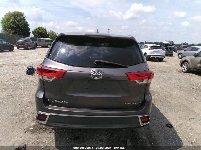 Toyota Highlander Limited Platinum 2018 5TDDZRFH1JS826301 Image 16