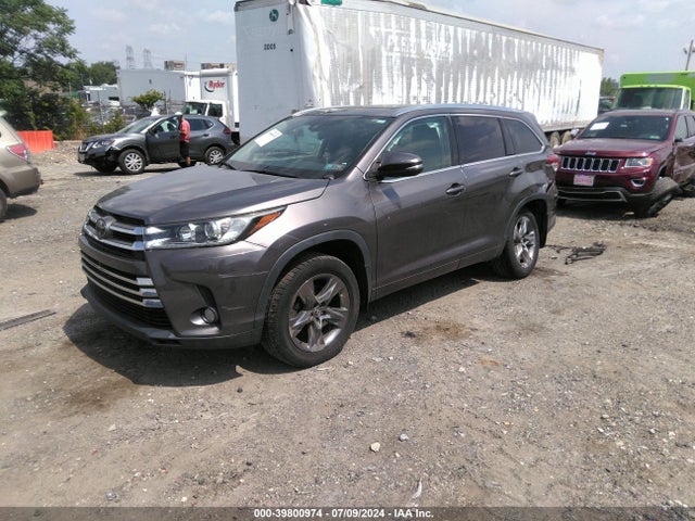 Toyota Highlander Limited Platinum 2018 5TDDZRFH1JS826301 Image 2